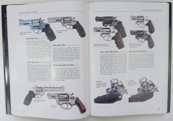 A. E Hartink: Velká encyklopedie pistolí a revolverů