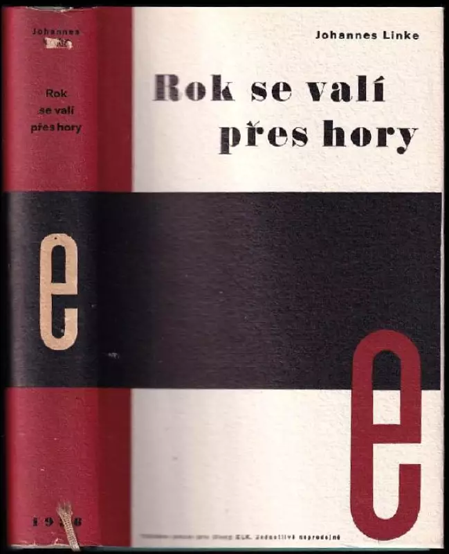 Rok se valí přes hory
