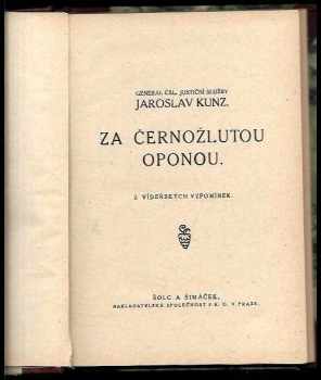 Za černožlutou oponou