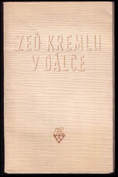 Zeď Kremlu v dálce